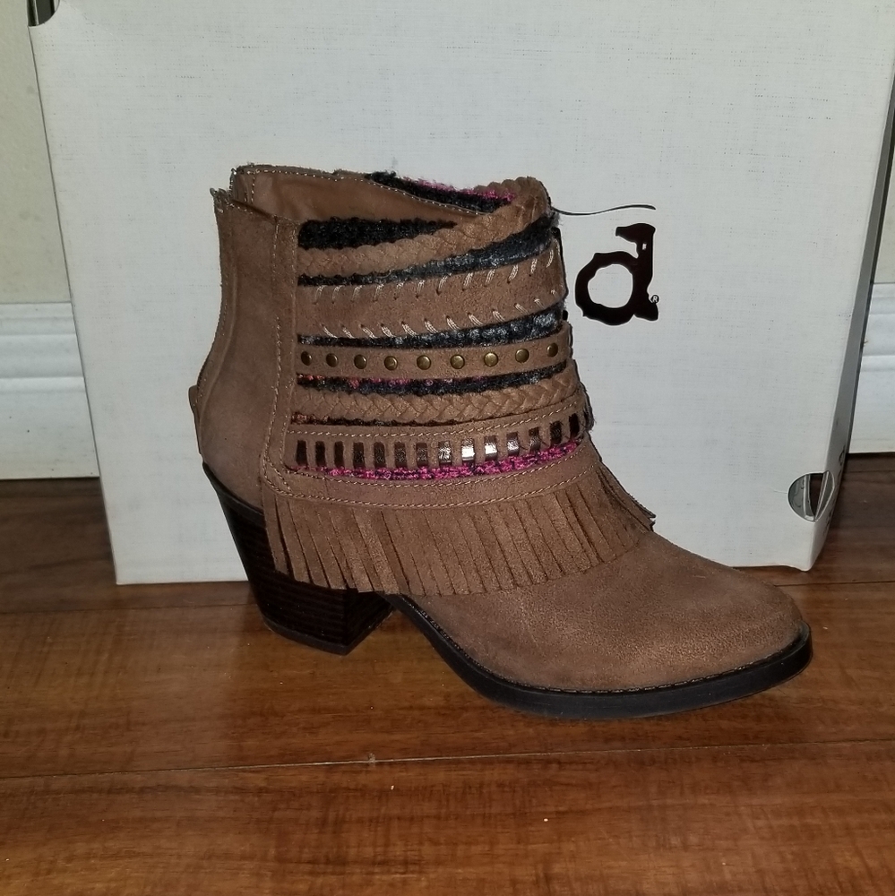 Mudd Brown Ankle Boots with Fringe and Accents